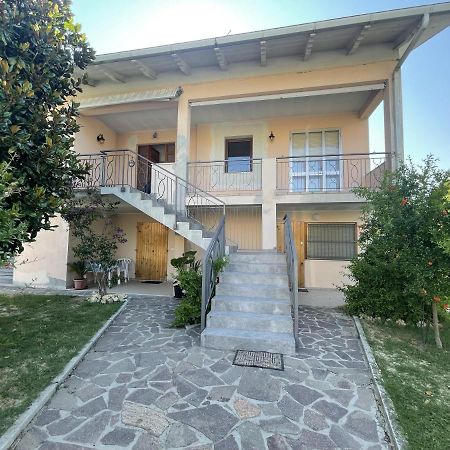 Oasi Di Relax Apartment Santa Maria di Scacciano Luaran gambar