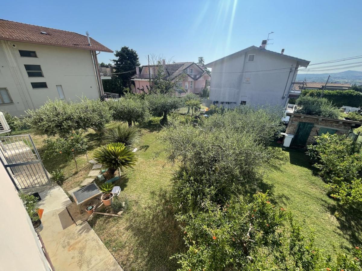 Oasi Di Relax Apartment Santa Maria di Scacciano Luaran gambar